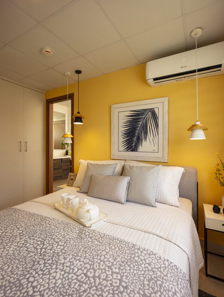 Habitación principal con baño.